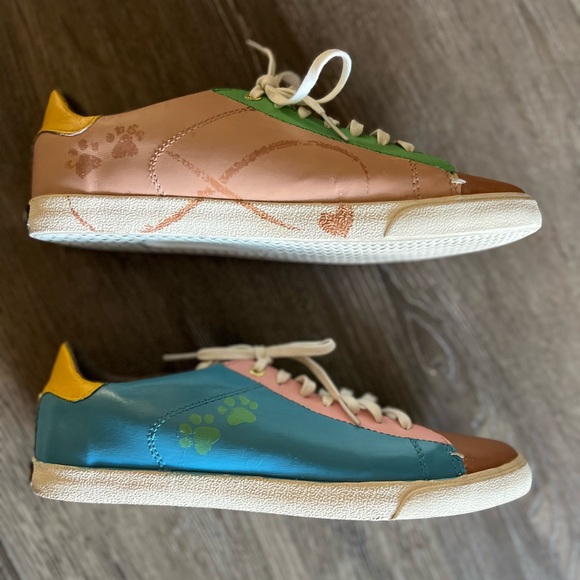 Unique Cole Haan leather Sneaker with Paw Prints. Women’s size 8 - Picture 2 of 13